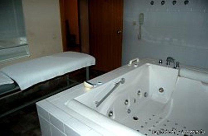 Elite Hotel Oradea Habitación foto